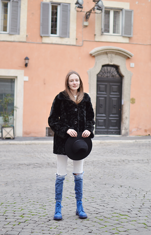What To Wear in Rome - Lifestyle OOTD Photography